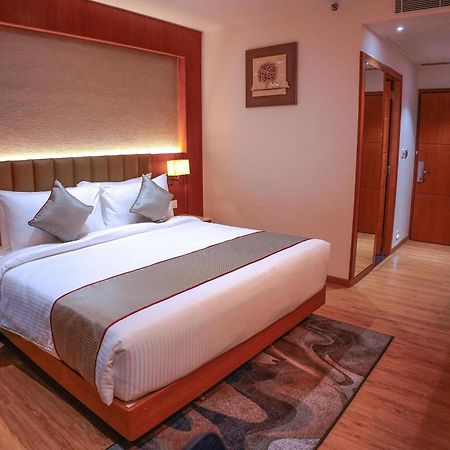 Hotel Crystal Inn Plaza Delhi Airport 뉴델리 외부 사진