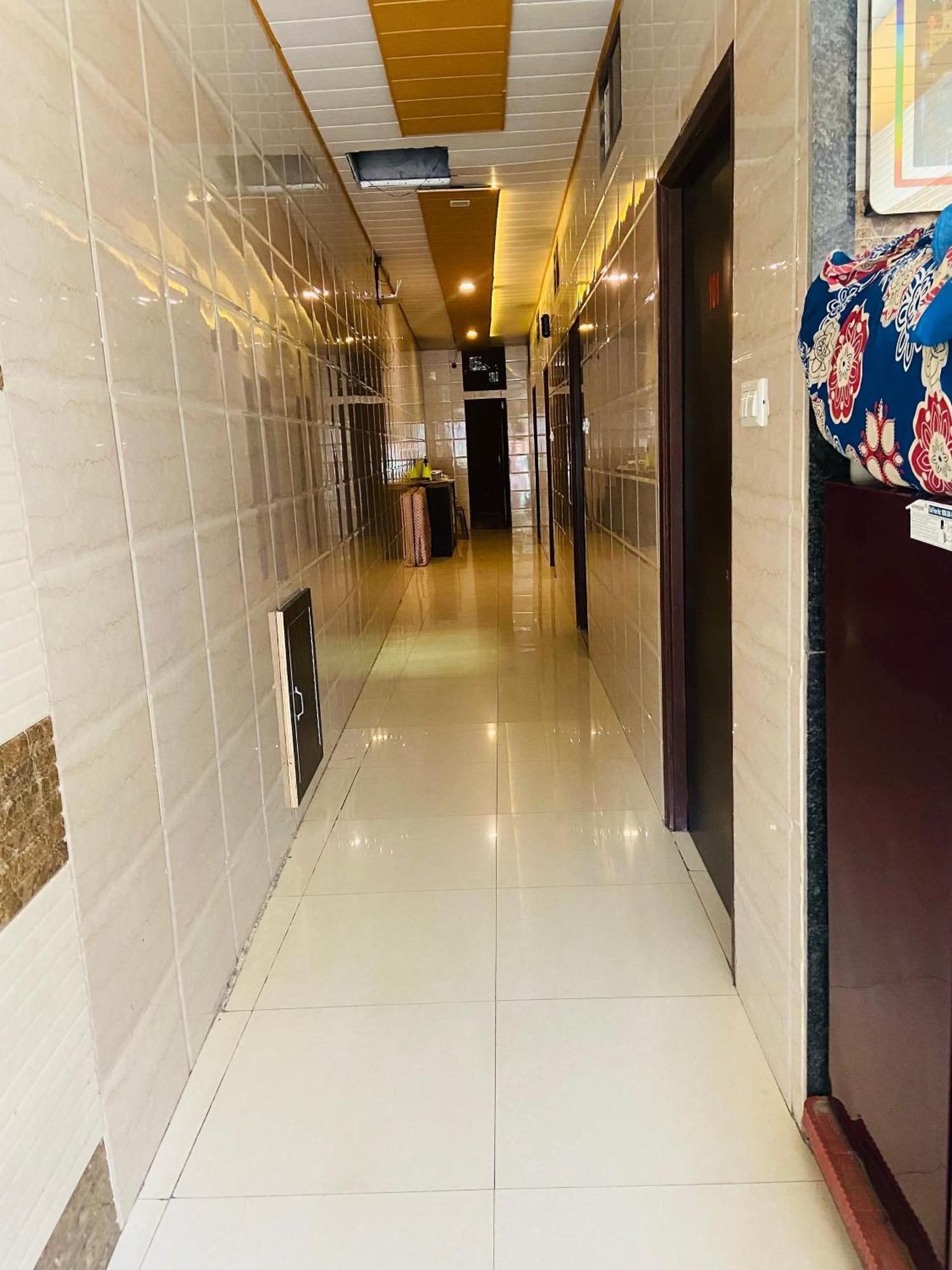 Hotel Crystal Inn Plaza Delhi Airport 뉴델리 외부 사진