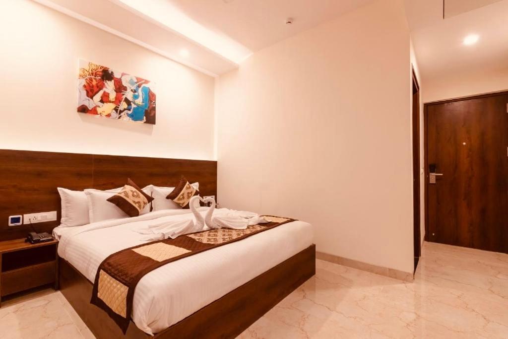 Hotel Crystal Inn Plaza Delhi Airport 뉴델리 외부 사진