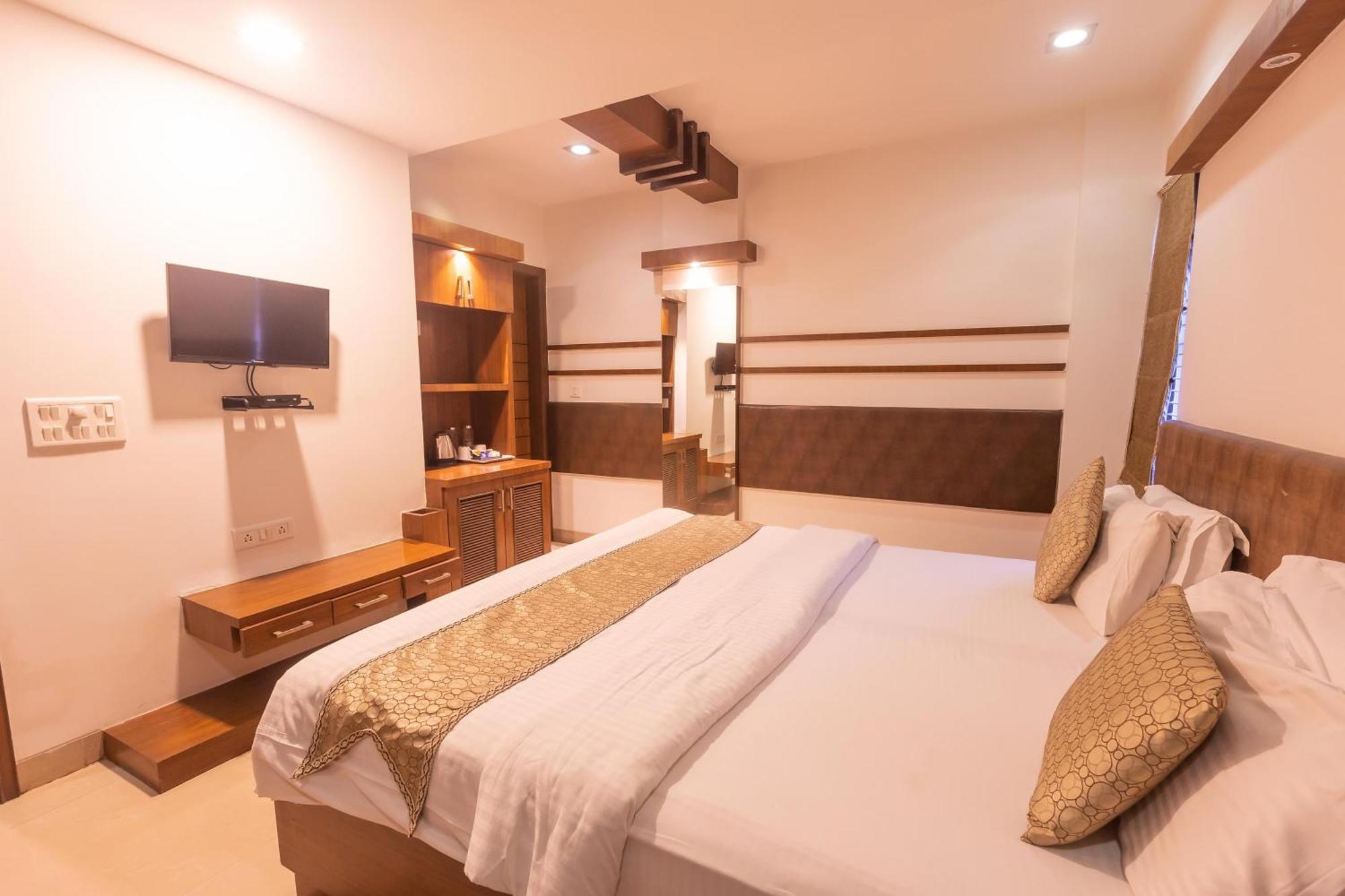 Hotel Crystal Inn Plaza Delhi Airport 뉴델리 외부 사진