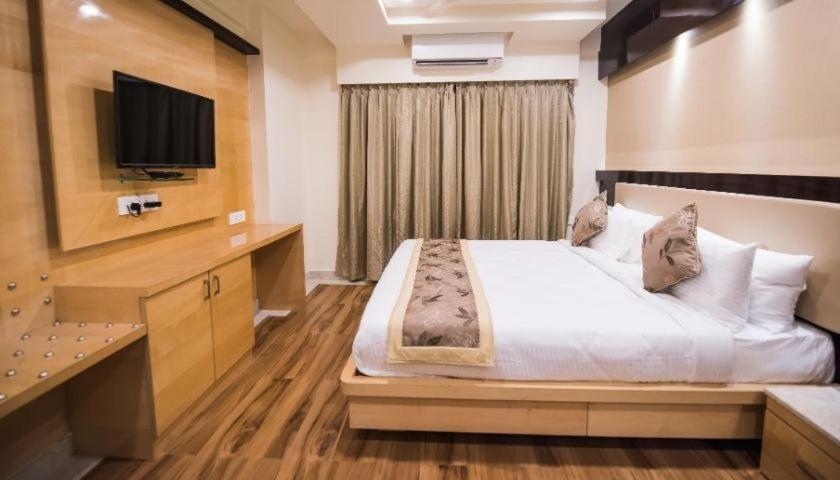 Hotel Crystal Inn Plaza Delhi Airport 뉴델리 외부 사진